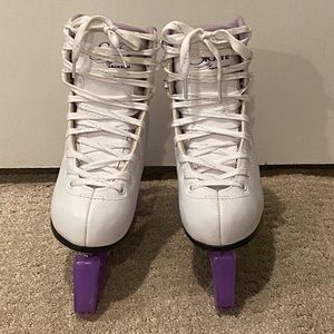 Girls Ice Skates